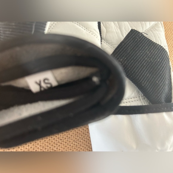 PETRA    WEIGHT LIFTING, WORK OUT, leather fingerless gloves, XS, - Picture 3 of 3